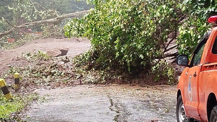 longsor-cangar-pacet-di-mojokerto-1743667092860_169